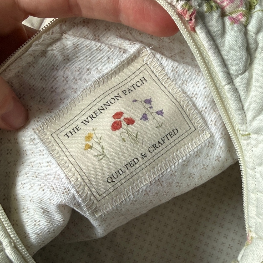 Hand Quilted “Baggu” style Crescent Bag - Picture 3 of 4